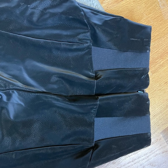 XS Velvet Guess Leggings - Picture 7 of 8